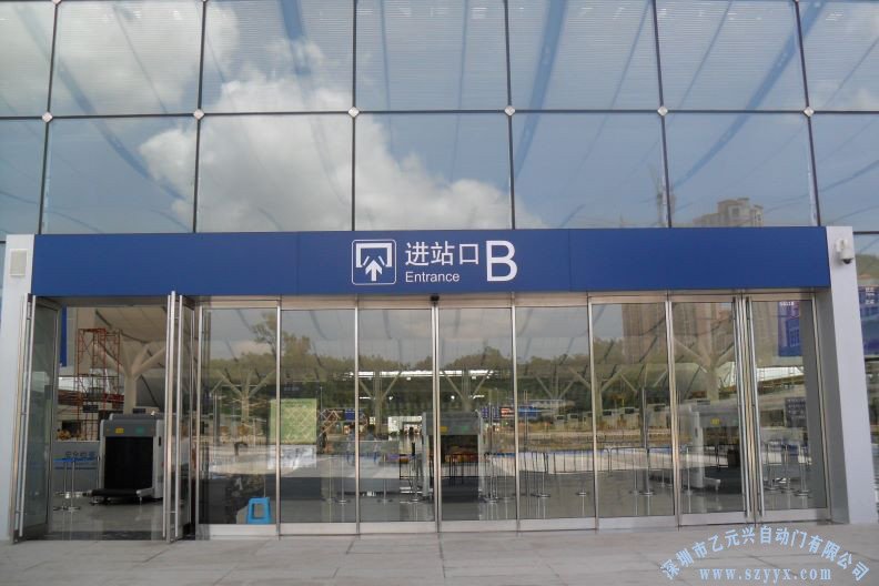 玻璃自動(dòng)門-機(jī)場案例高清大圖 玻璃自動(dòng)門-機(jī)場案例高清大圖